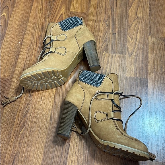 See by Chloe Sz 39(8.5 US) Suede Heeled Booties with Cable Knit Accent Tan/Brown - Picture 6 of 12